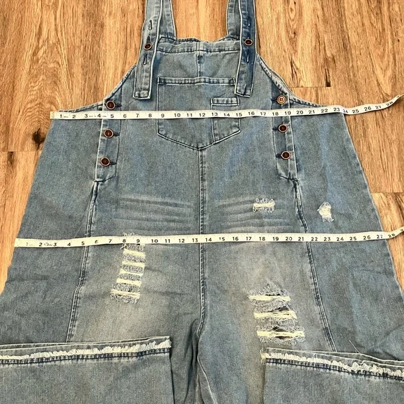 Loose Fit Blue Denim Bib Style Cropped Overalls. Adjustable Straps. - Picture 5 of 9